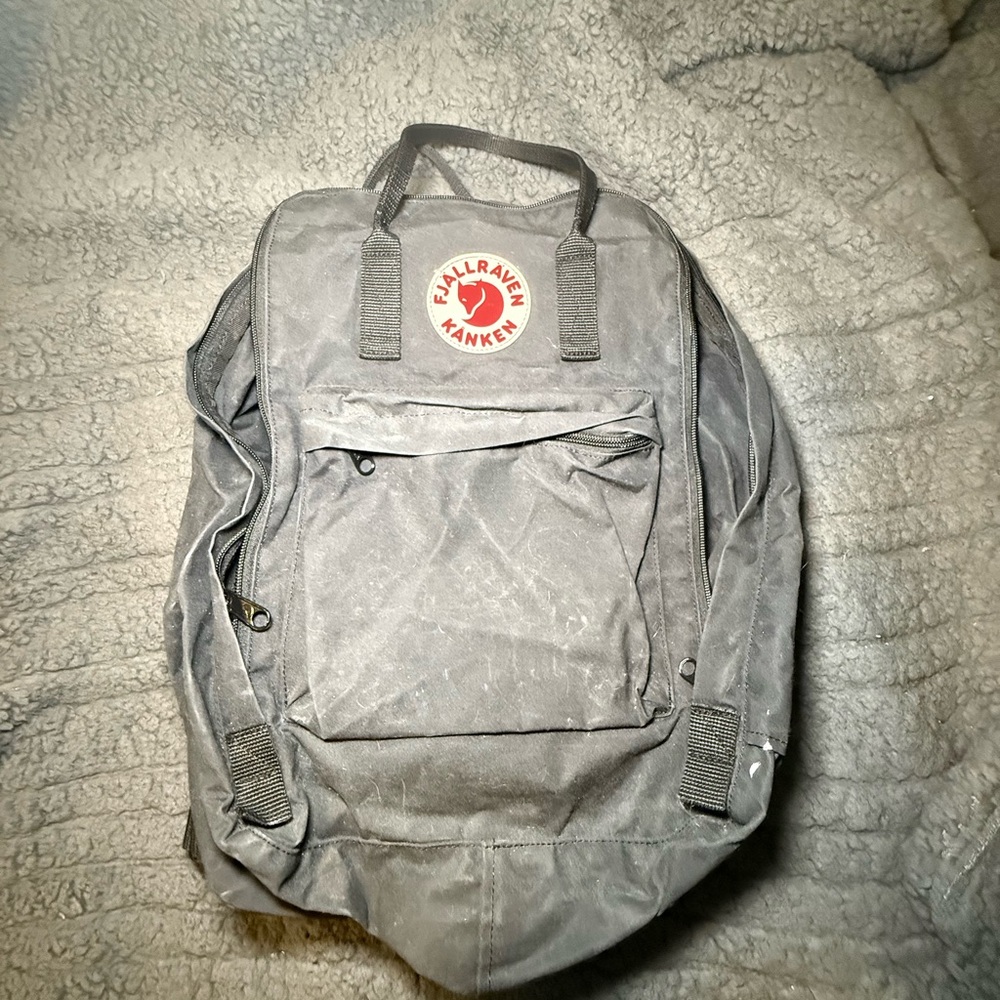 Fjällräven Backpack – black 🖤, Used